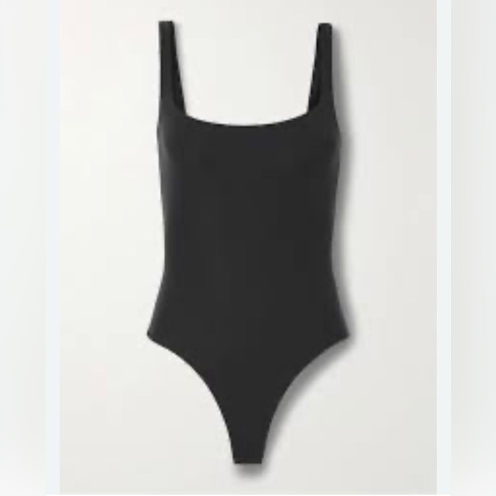 Skims Women’s fit everybody Square neck bodysuit‎ tong 
Black onyx sleeveless XL
